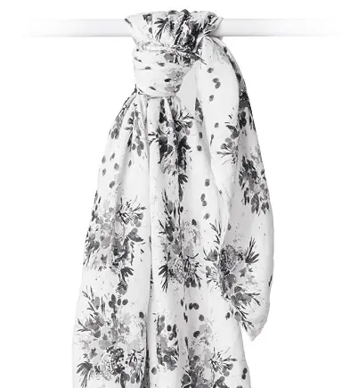 Lulujo Bambusovo-mušelínová zavinovačka/plena - Black floral 120x120 cm