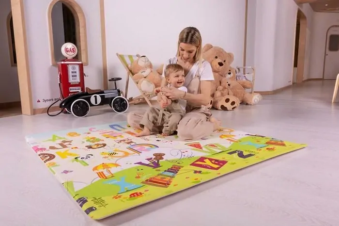 LALALU Podložka na hraní Premium Small Happy Birthday 140 x 140 cm