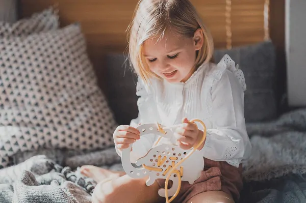 Dřevěná provlékačka - Opička