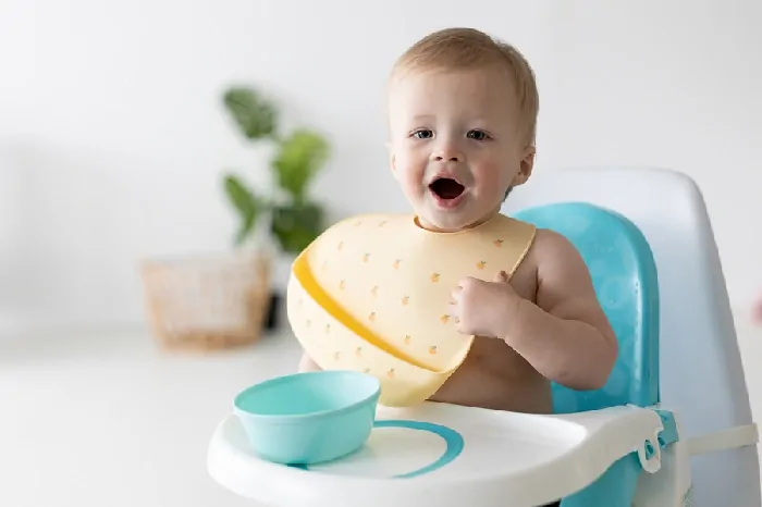 Pearhead - Sada 2 silikonových bryndáků - Peach