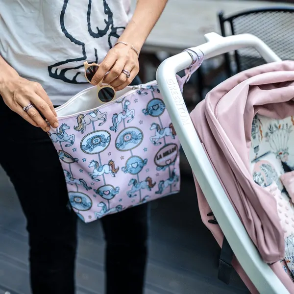 La Millou nepromokavá cestovní kosmetická taška XL - Colibri