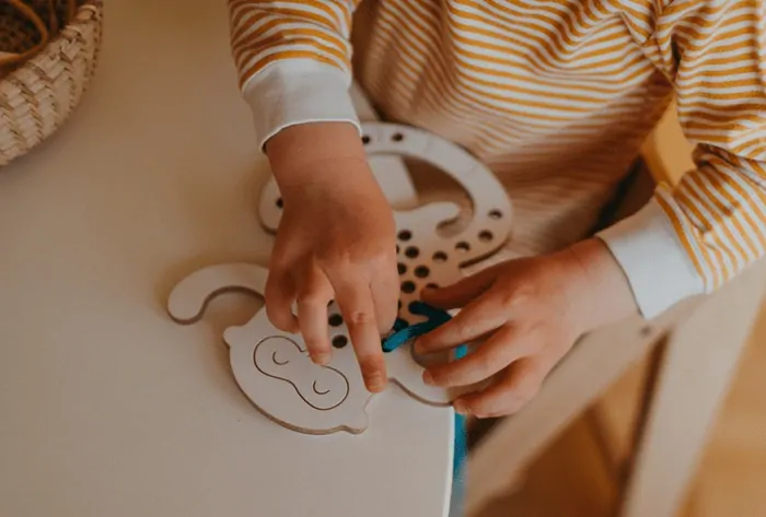 Dřevěná provlékačka - Opička